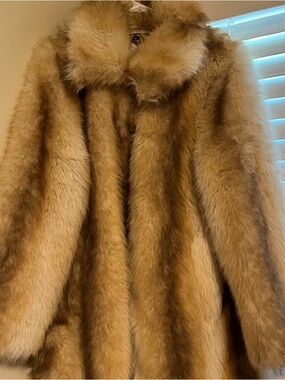 Luxurious Faux Fur Coat in Beige